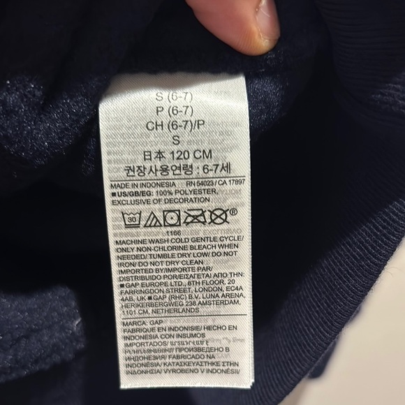 Kids gap sweatshirt size 6/7 NWT. - Picture 5 of 5